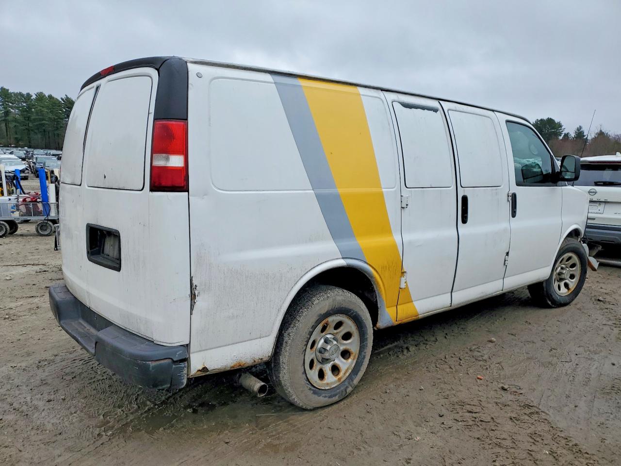 CHEVROLET EXPRESS G1500 2011 — 4