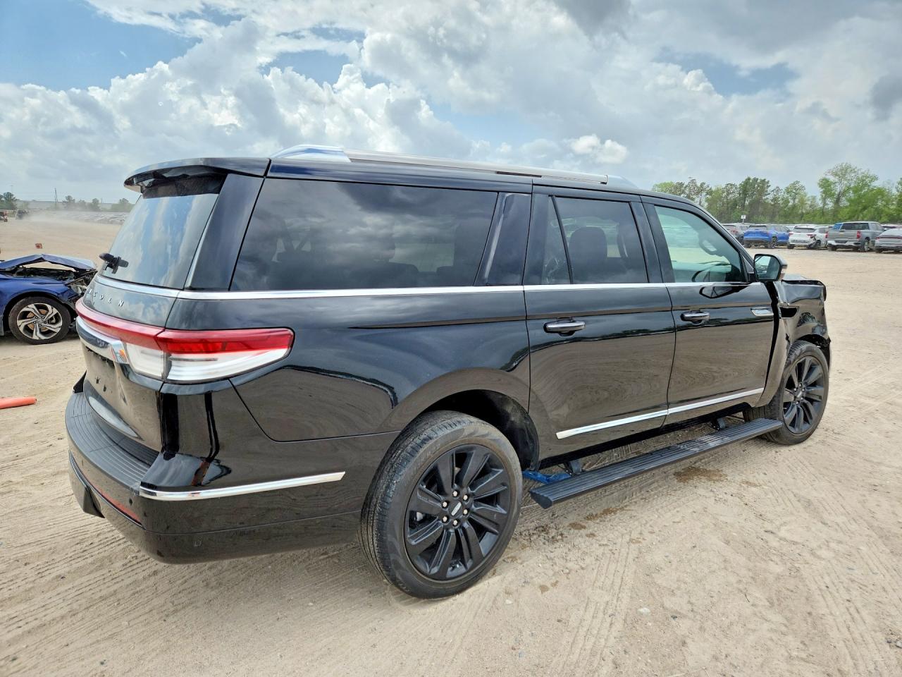 LINCOLN NAVIGATOR 2023 — 4
