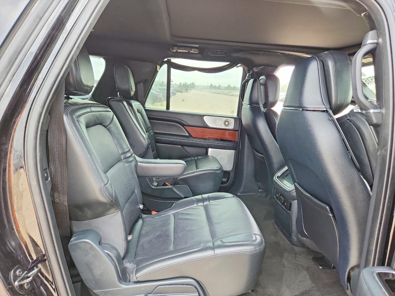 LINCOLN NAVIGATOR 2023 — 12