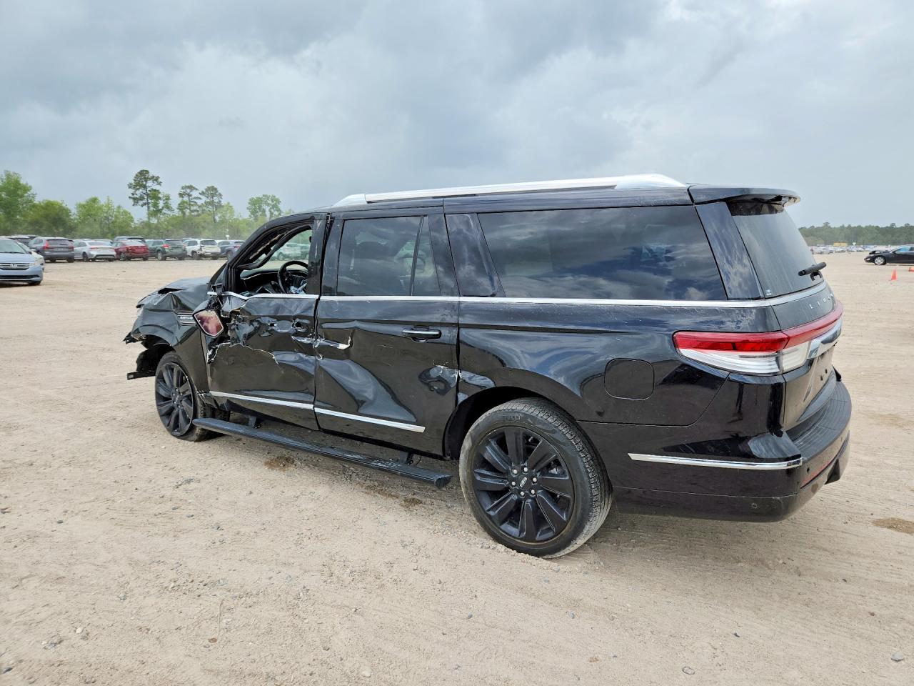 LINCOLN NAVIGATOR 2023 — 3