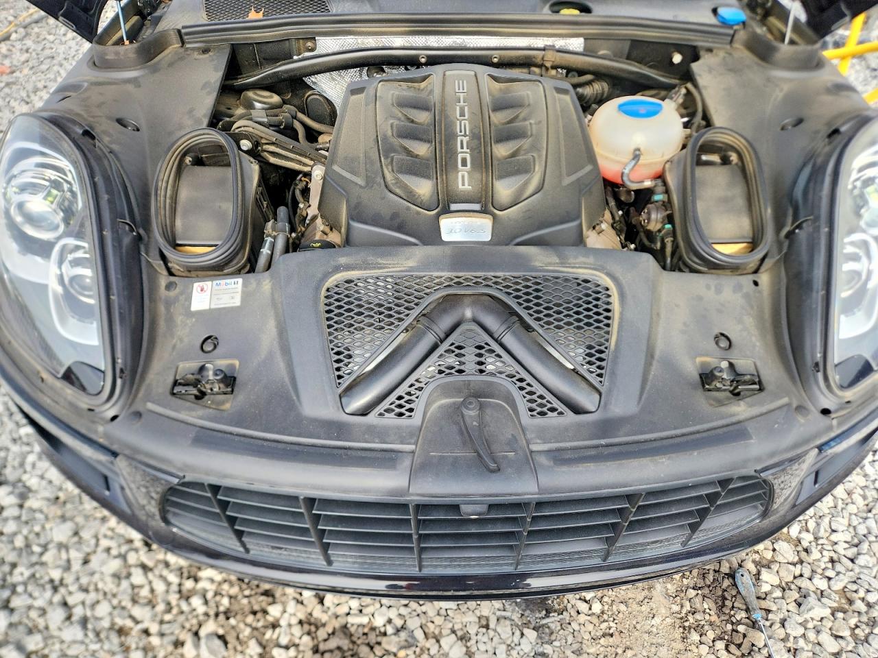 PORSCHE MACAN 2017 — 13