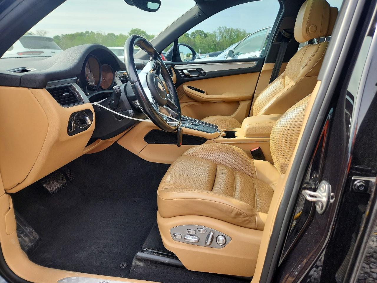 PORSCHE MACAN 2017 — 8