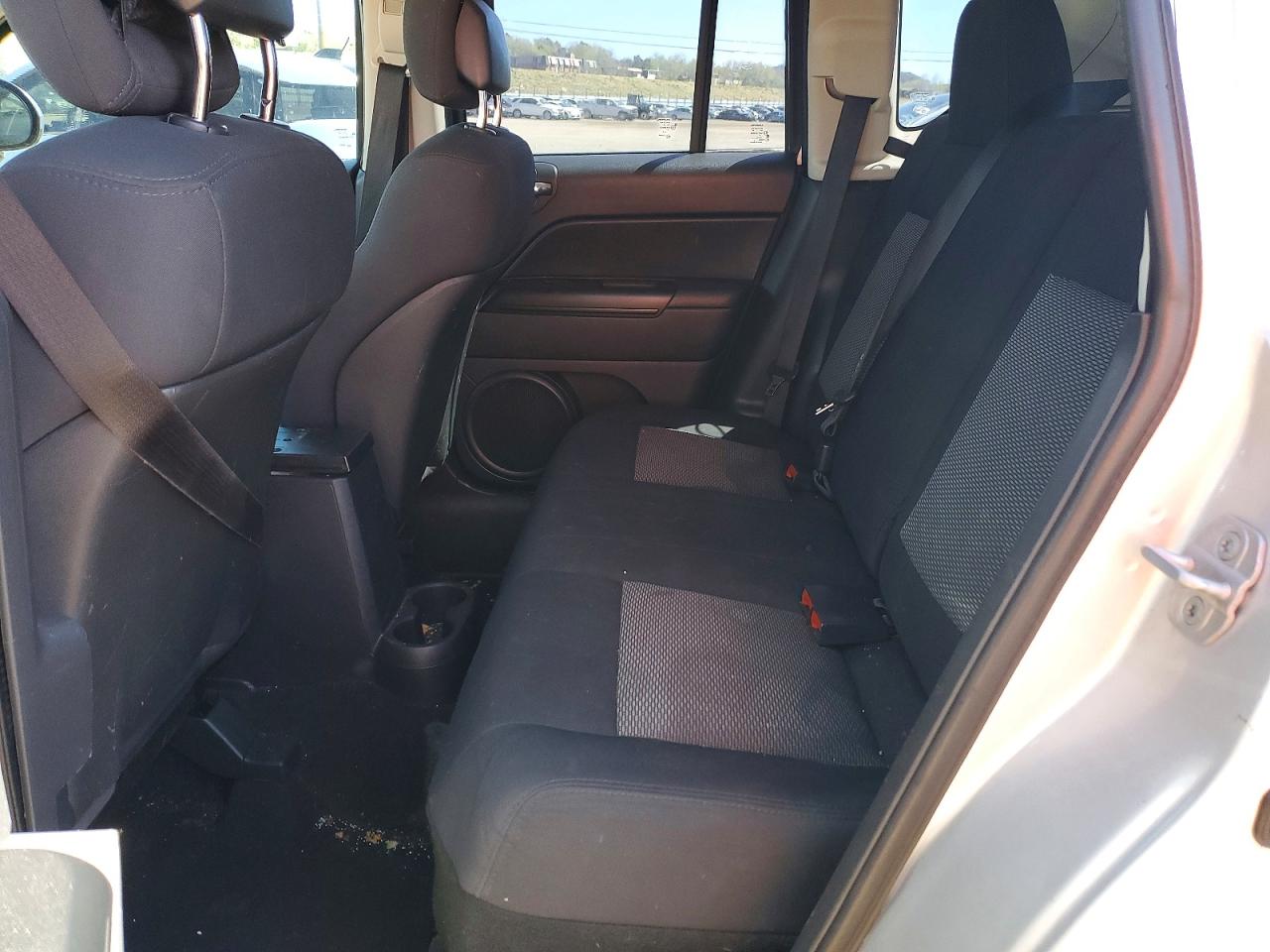 JEEP COMPASS 2010 — 11