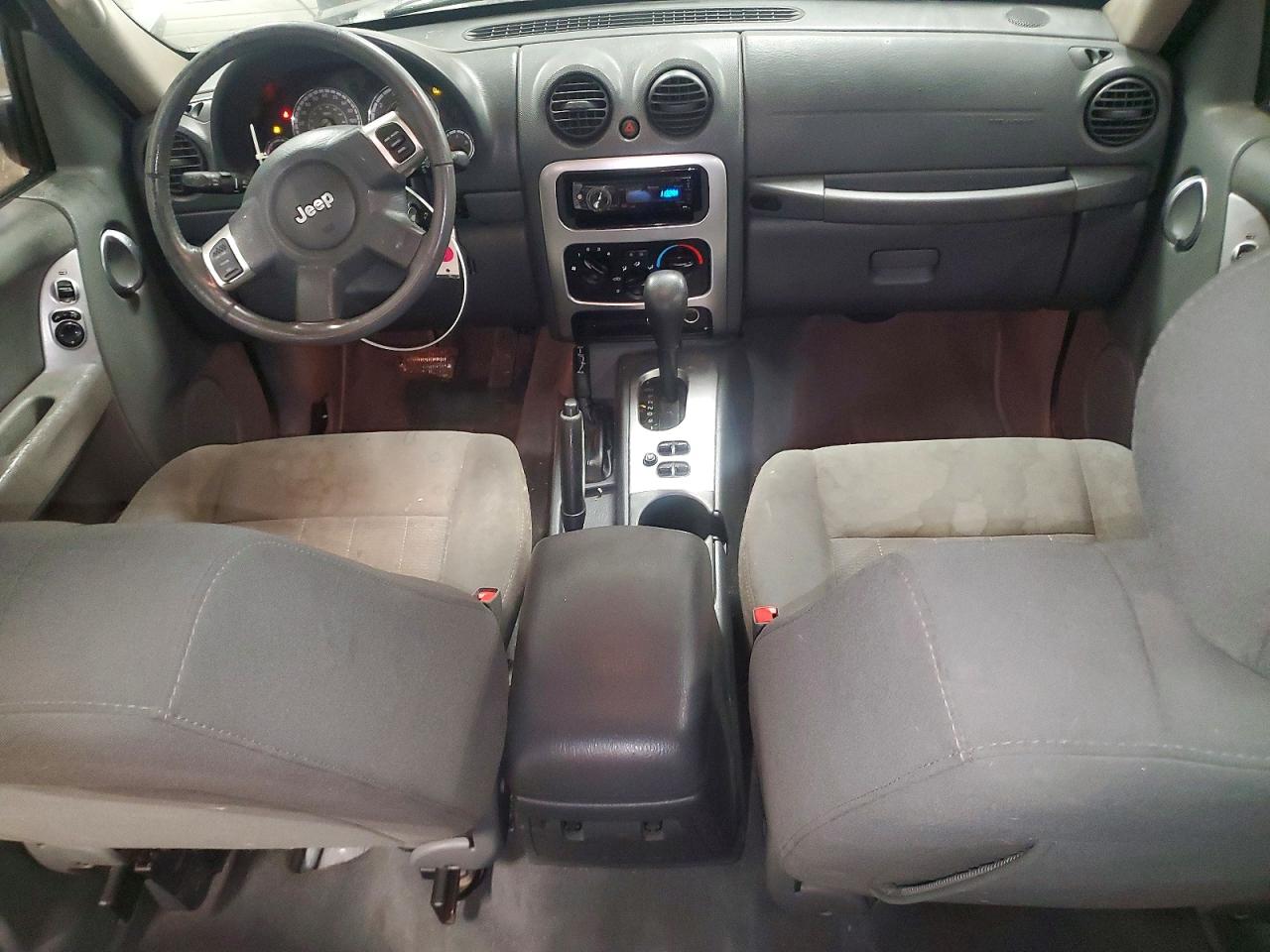 JEEP LIBERTY 2005 — 9
