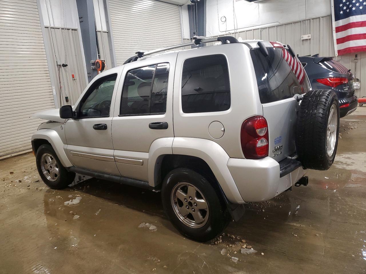 JEEP LIBERTY 2005 — 3