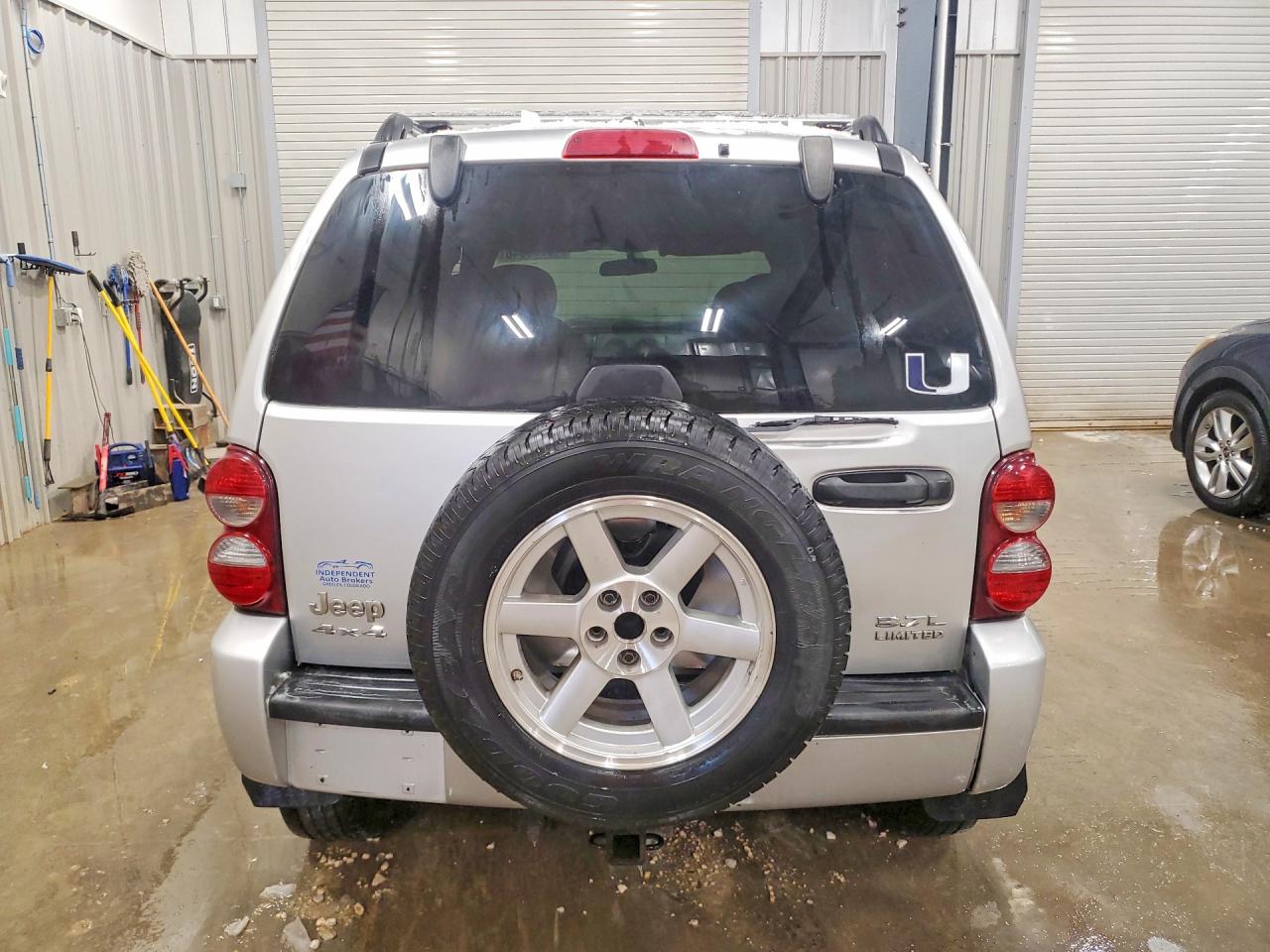 JEEP LIBERTY 2005 — 7