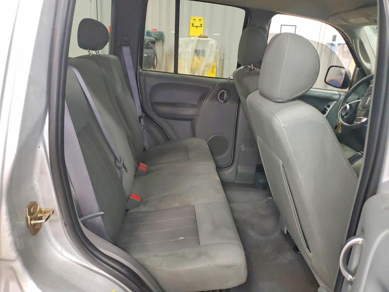 JEEP LIBERTY 2005 — 12