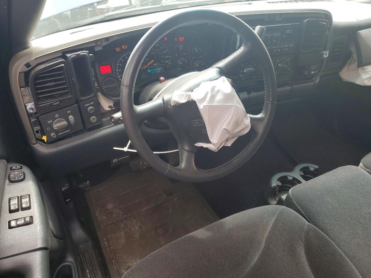 GMC NEW SIERRA 2002 — 9