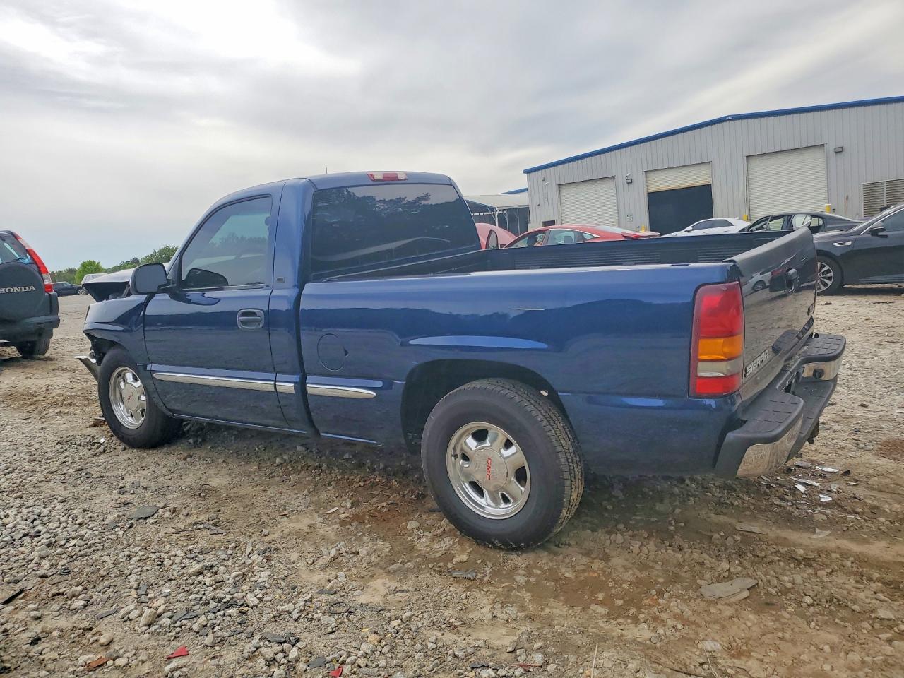 GMC NEW SIERRA 2002 — 3