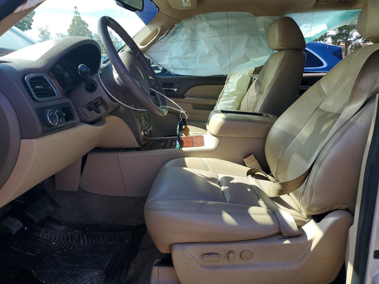 CHEVROLET SUBURBAN 2010 — 8