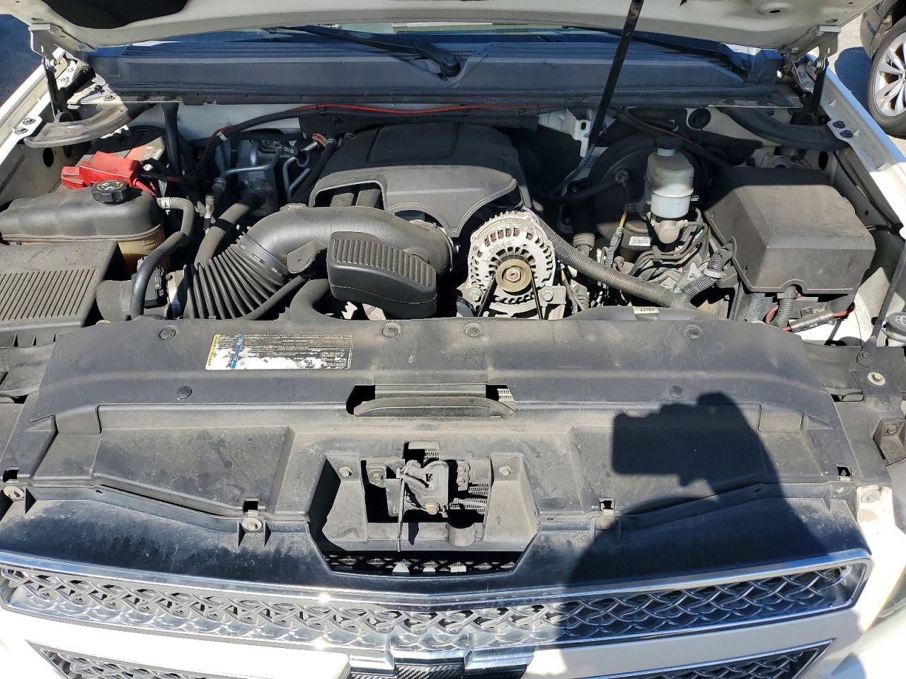 CHEVROLET SUBURBAN 2010 — 13