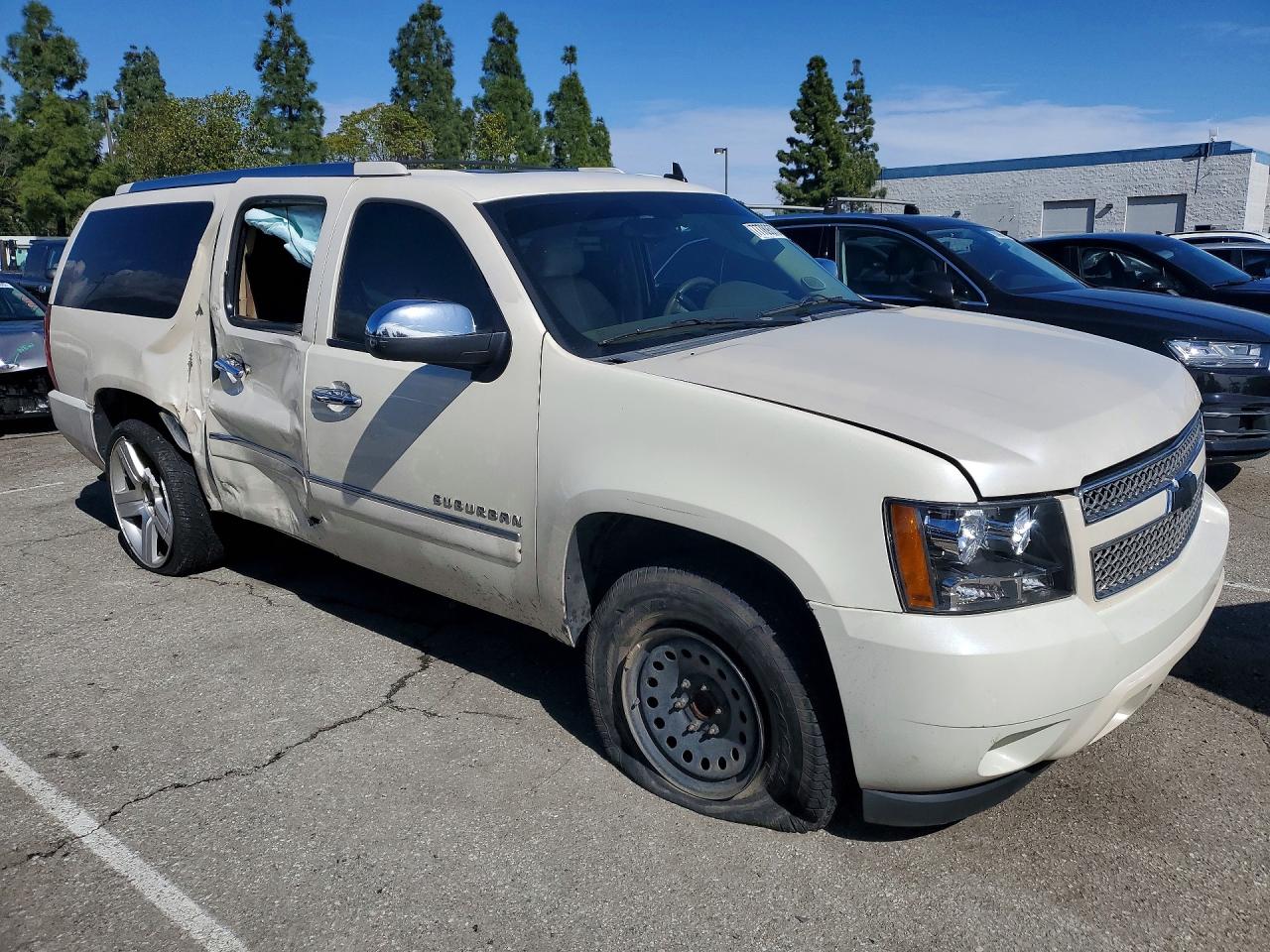 CHEVROLET SUBURBAN 2010 — 5