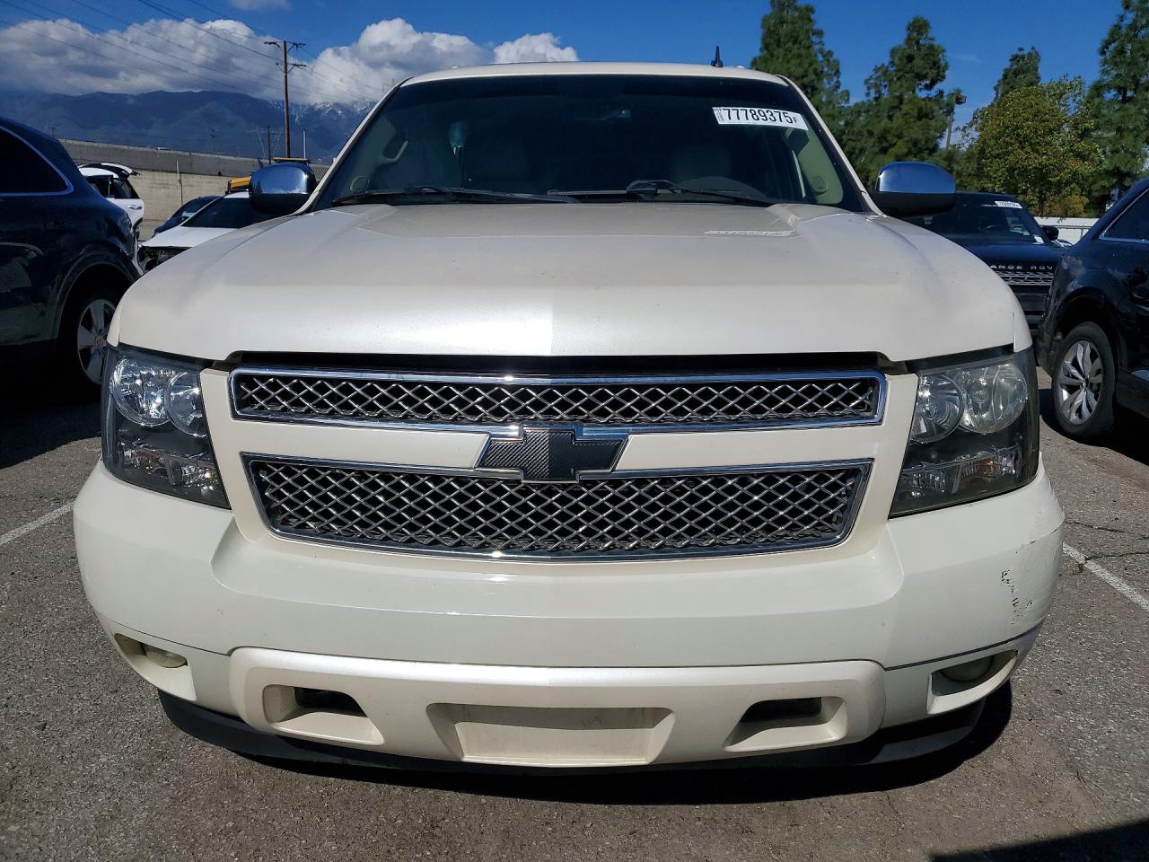 CHEVROLET SUBURBAN 2010 — 6