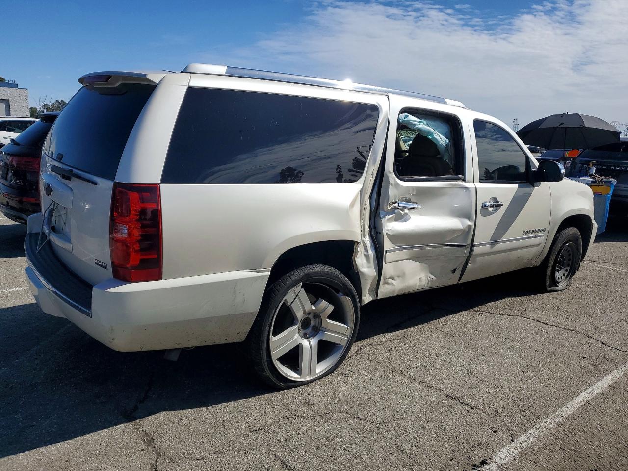 CHEVROLET SUBURBAN 2010 — 4