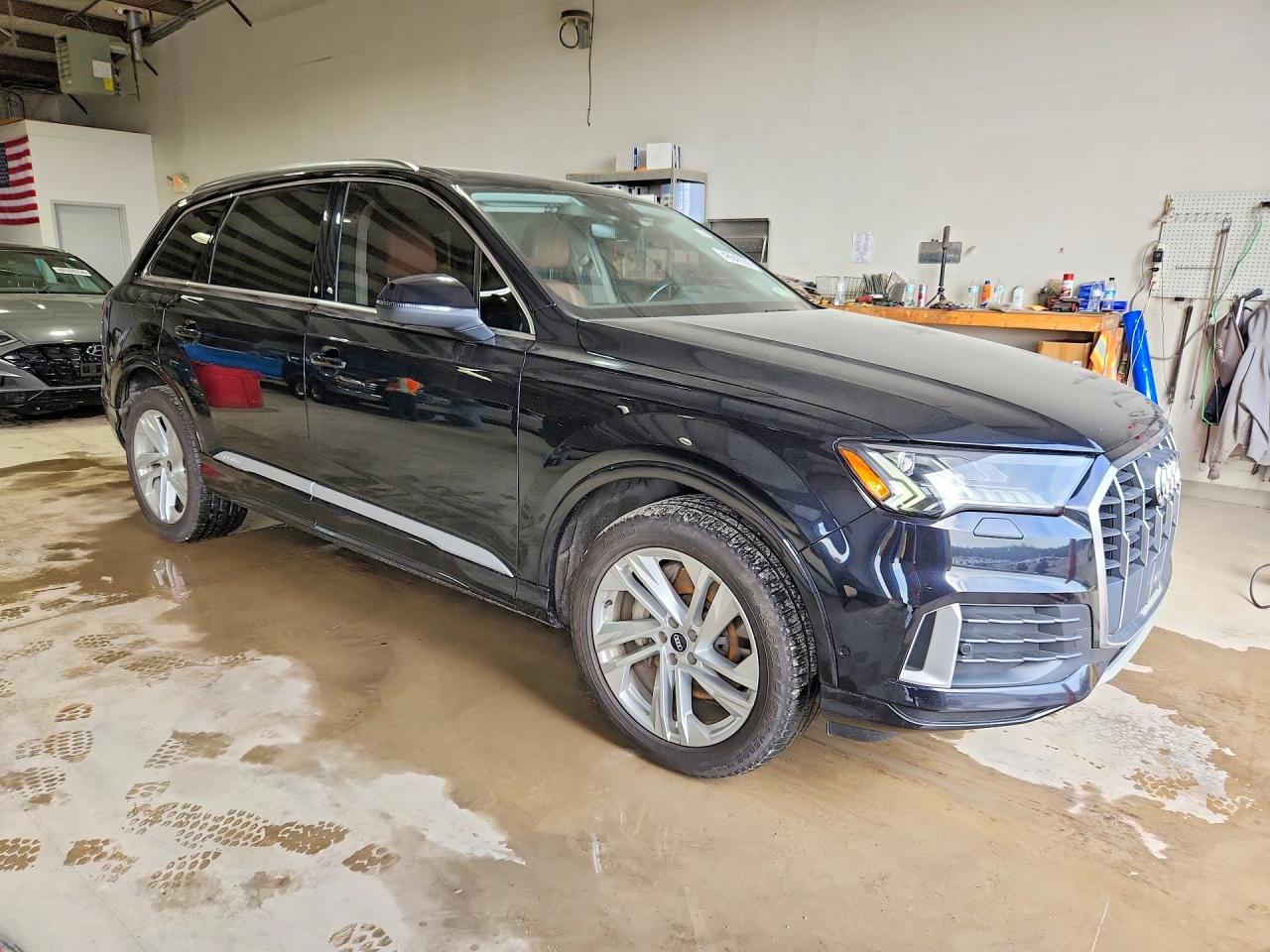 AUDI Q7 2021 — 5