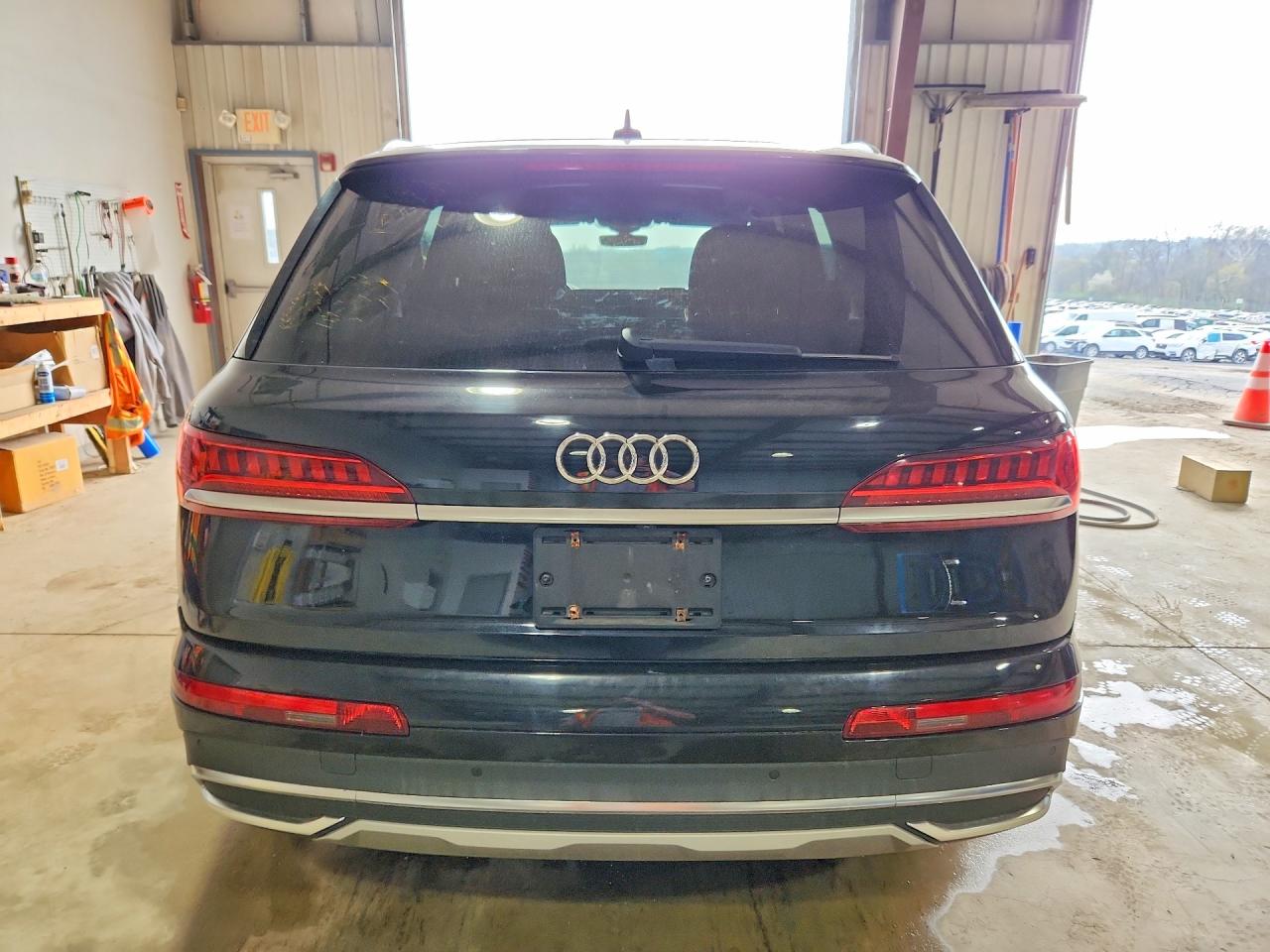 AUDI Q7 2021 — 7