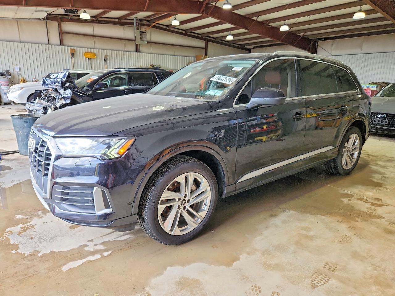 AUDI Q7 2021 — 2