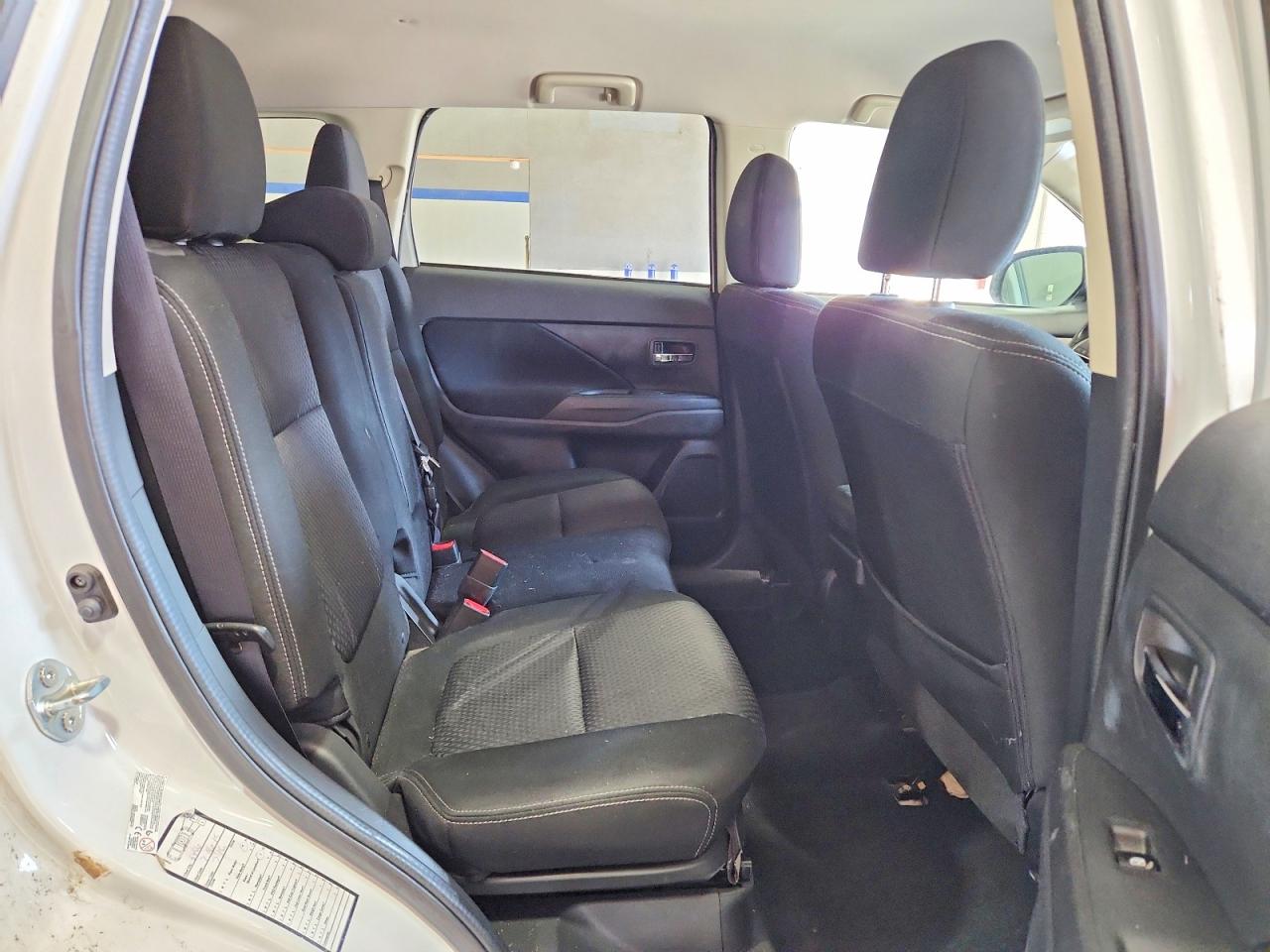 MITSUBISHI OUTLANDER 2016 — 12