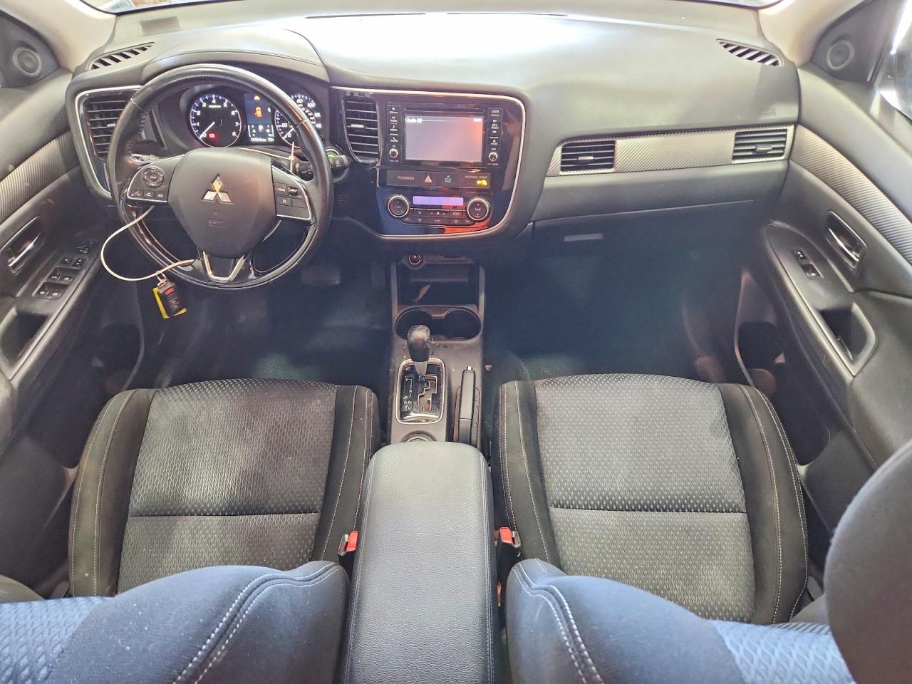 MITSUBISHI OUTLANDER 2016 — 9