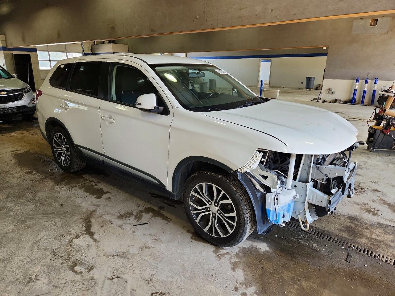 MITSUBISHI OUTLANDER 2016 — 5