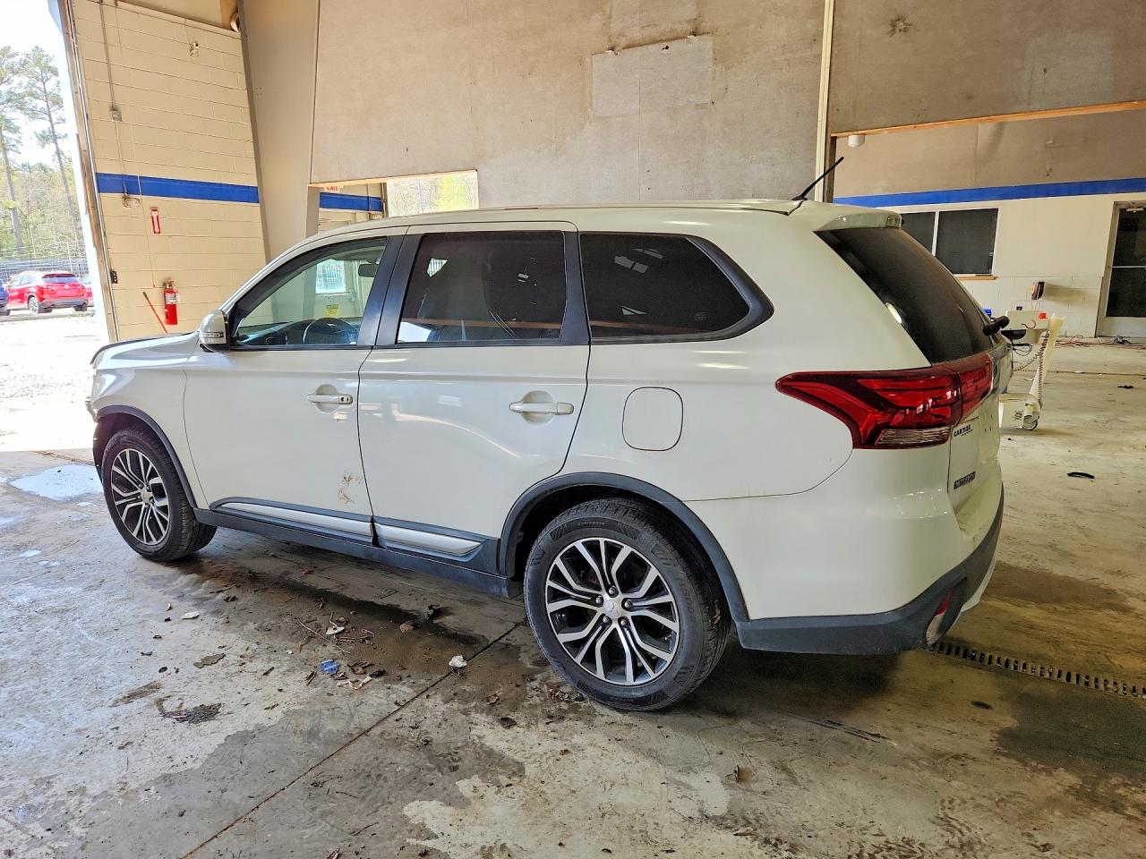 MITSUBISHI OUTLANDER 2016 — 3