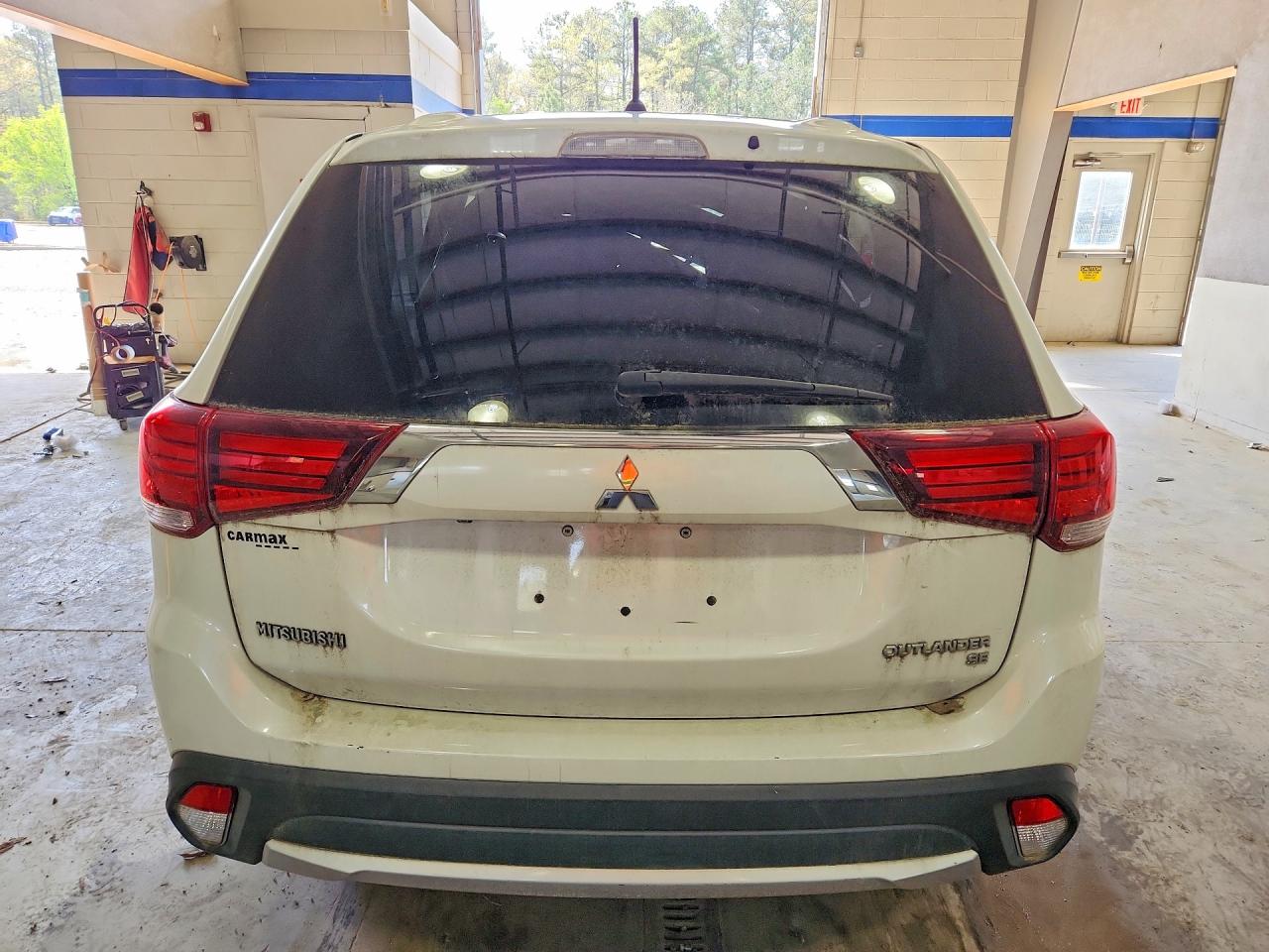 MITSUBISHI OUTLANDER 2016 — 7