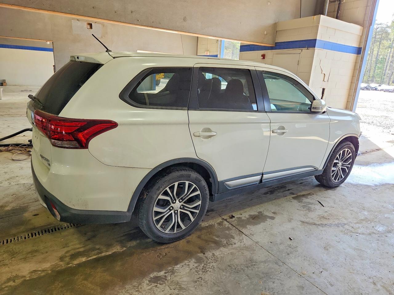 MITSUBISHI OUTLANDER 2016 — 4
