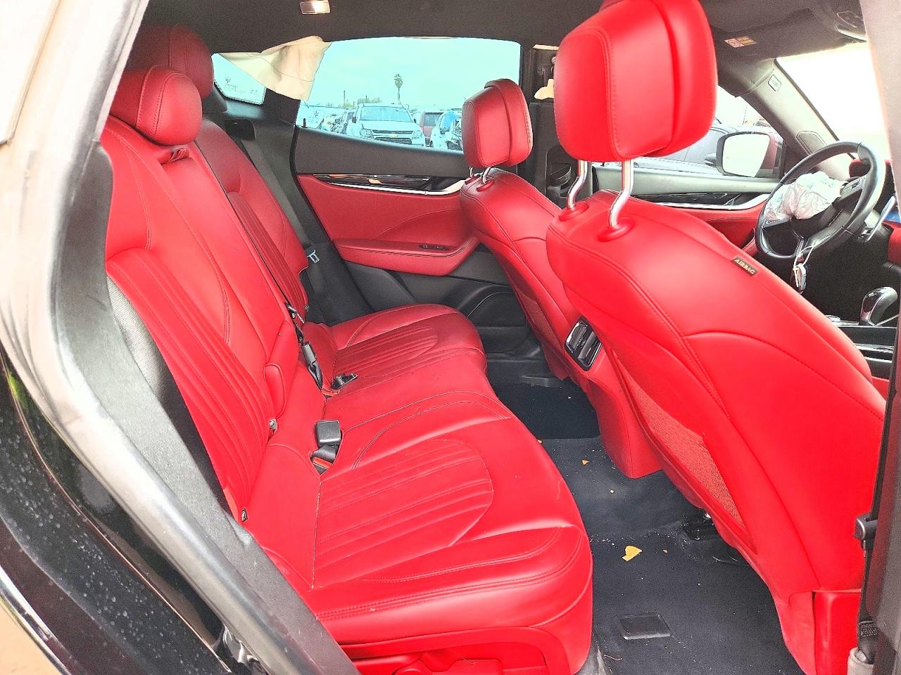 MASERATI LEVANTE 2017 — 12