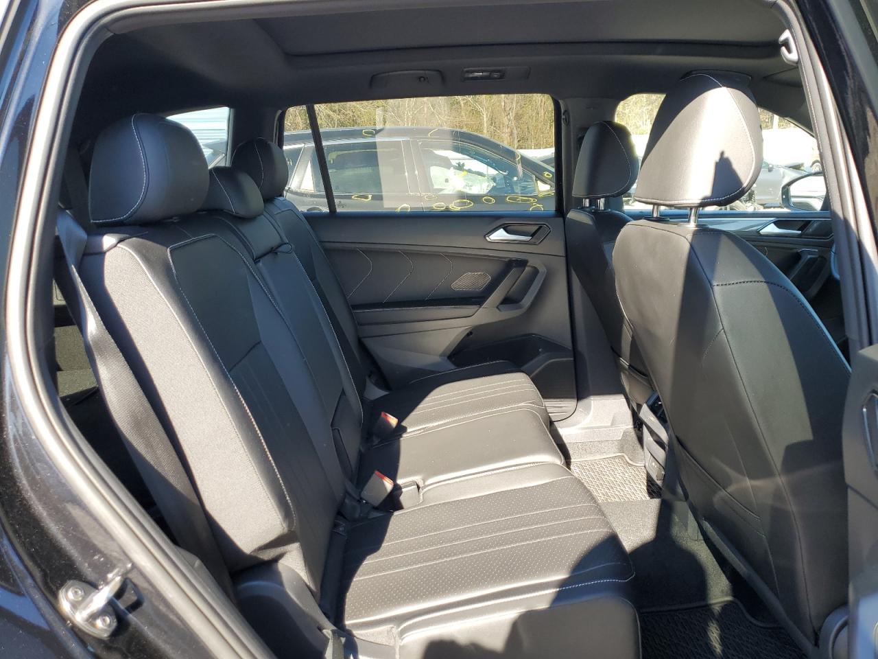 VOLKSWAGEN TIGUAN 2023 — 12
