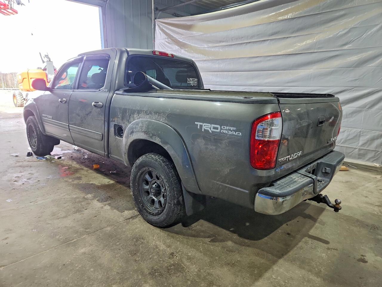 TOYOTA TUNDRA 2004 — 3
