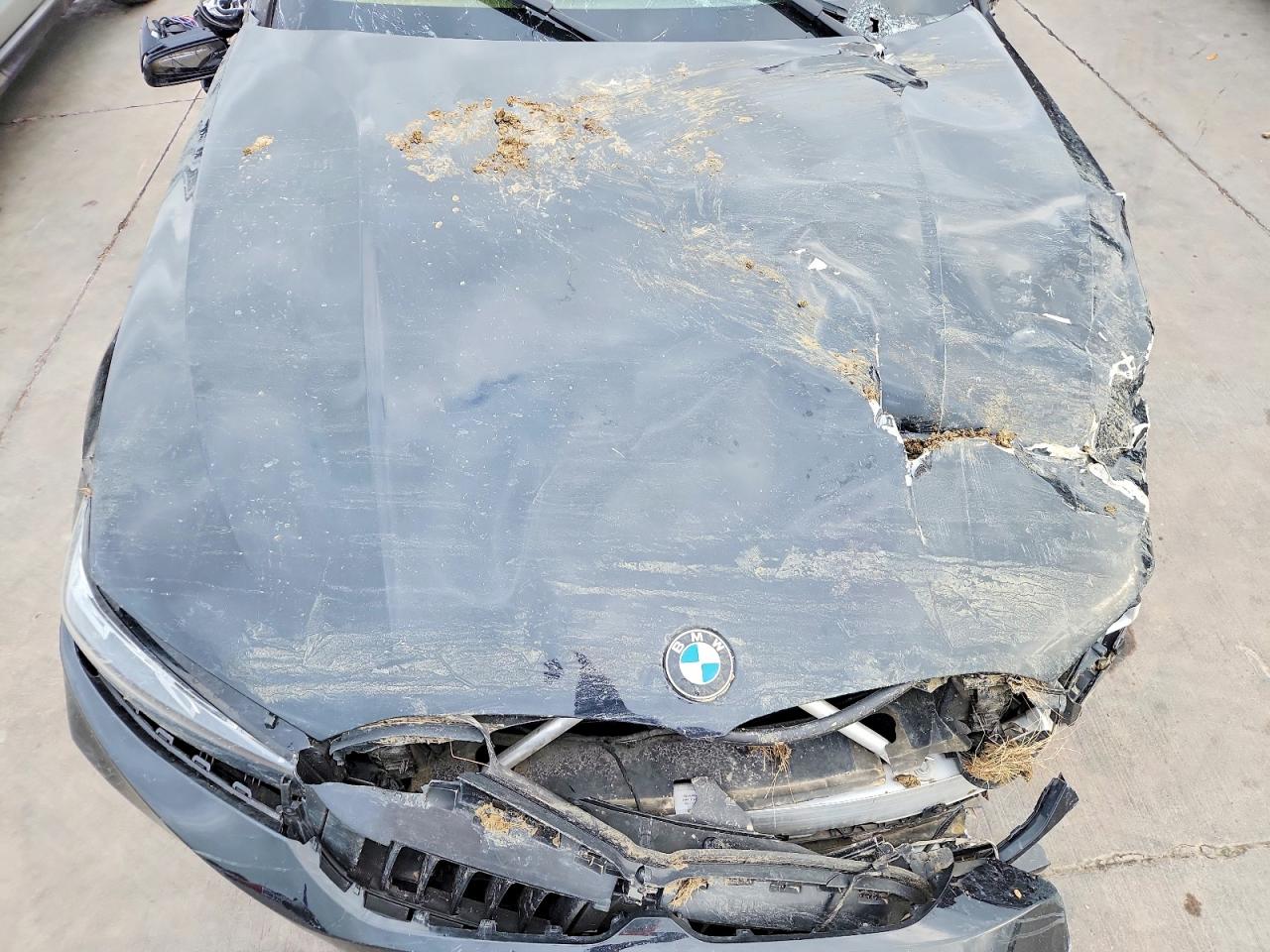 BMW 330XI 2024 — 12