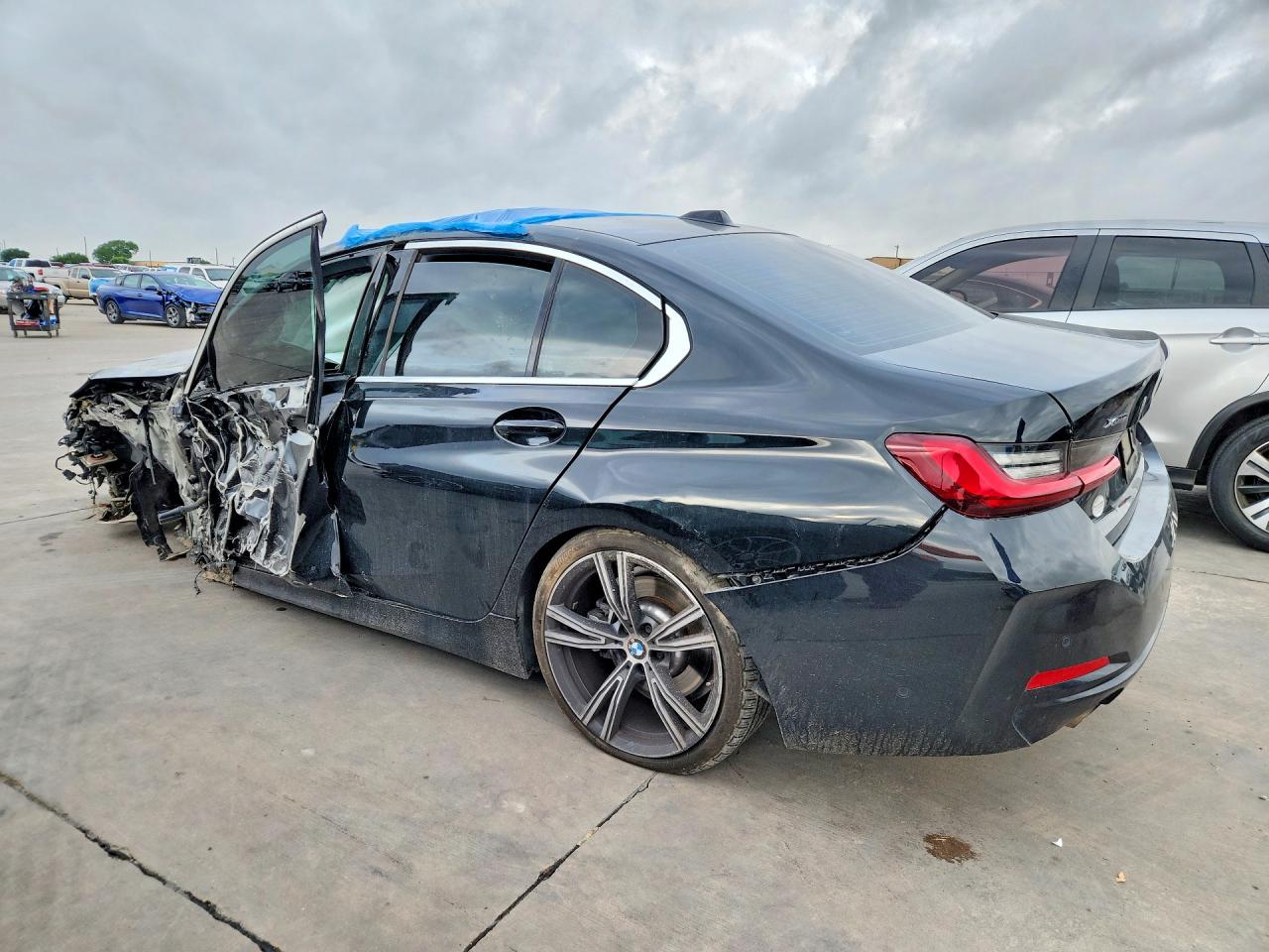 BMW 330XI 2024 — 3