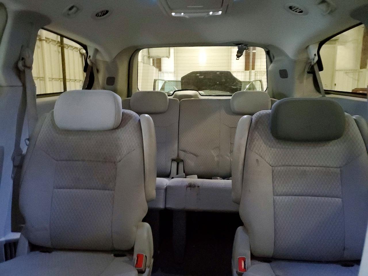 CHRYSLER TOWN & COUNTRY 2008 — 11