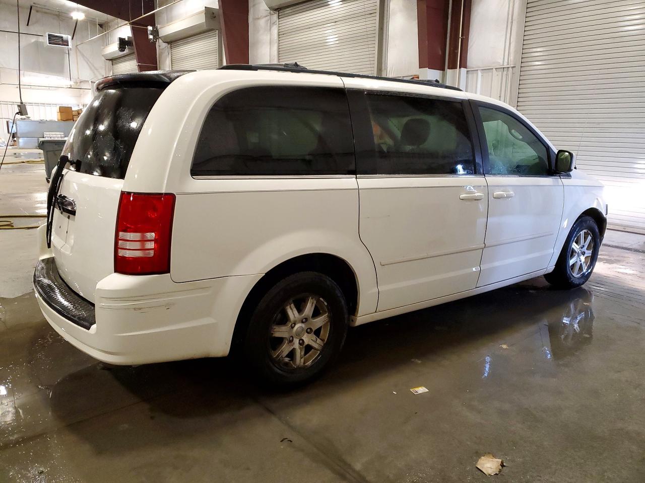 CHRYSLER TOWN & COUNTRY 2008 — 4