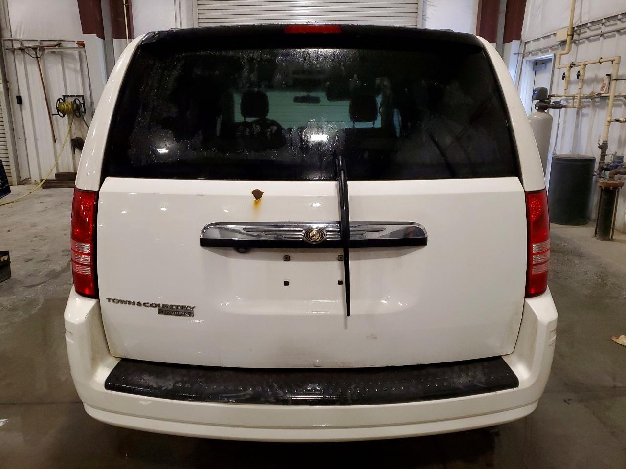 CHRYSLER TOWN & COUNTRY 2008 — 7