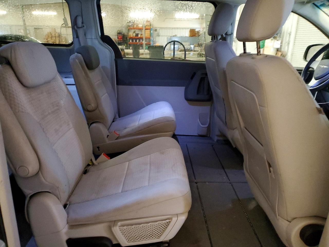 CHRYSLER TOWN & COUNTRY 2008 — 12
