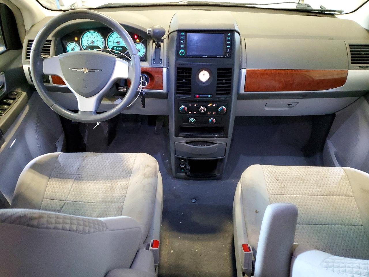 CHRYSLER TOWN & COUNTRY 2008 — 9