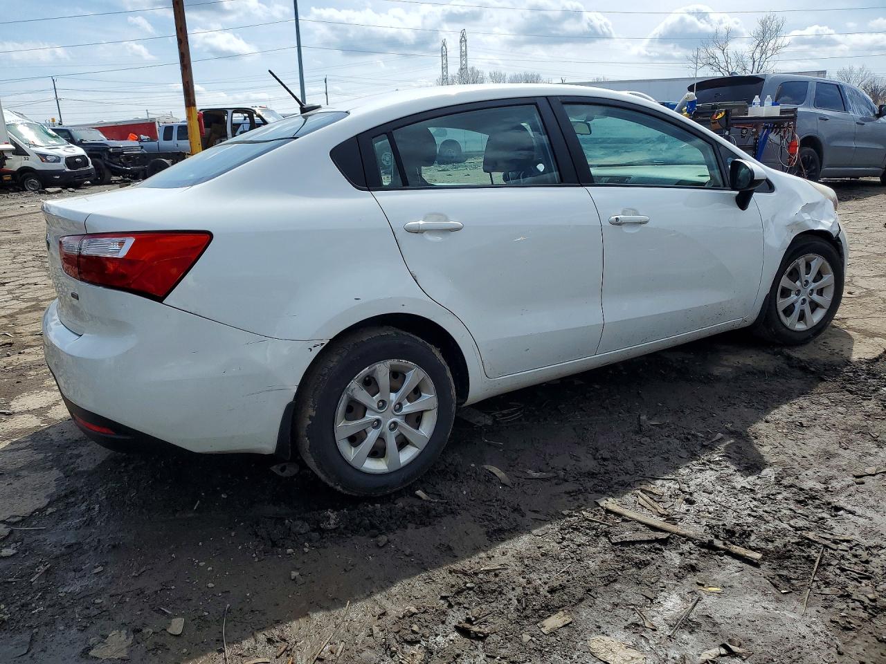 KIA RIO 2015 — 4