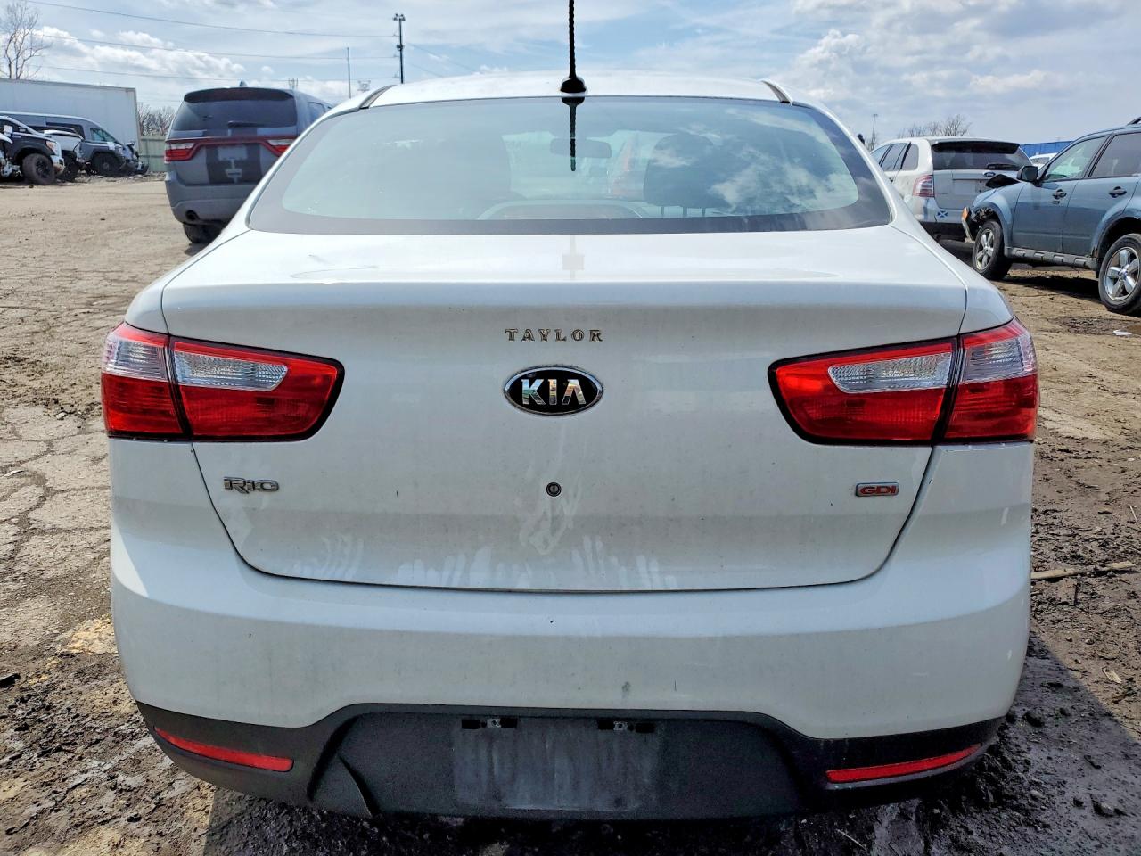 KIA RIO 2015 — 7