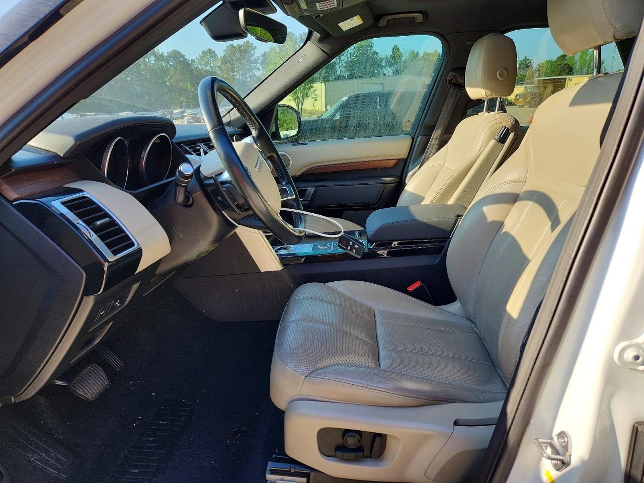 LAND ROVER DISCOVERY 2017 — 8
