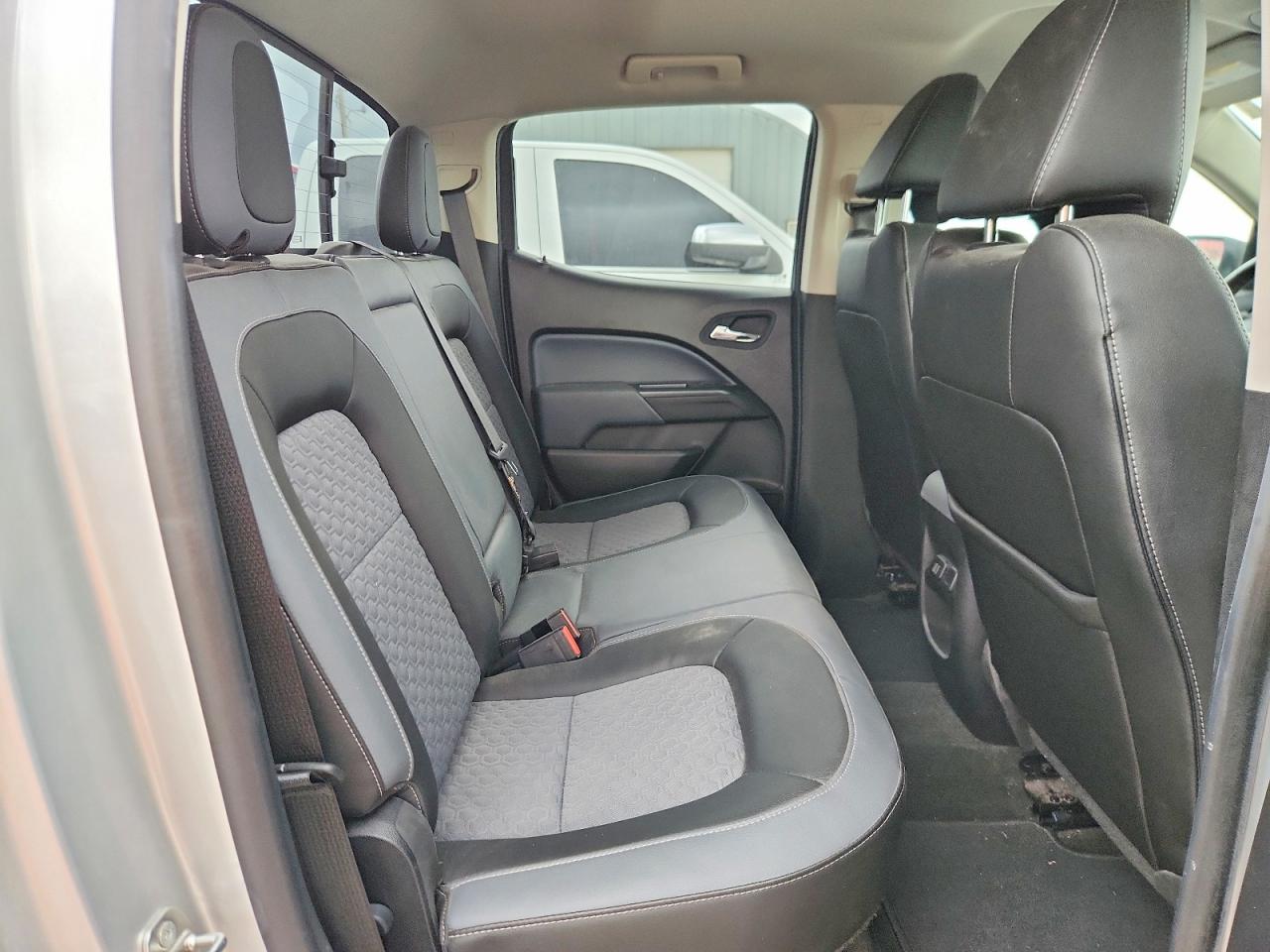 CHEVROLET COLORADO 2015 — 11