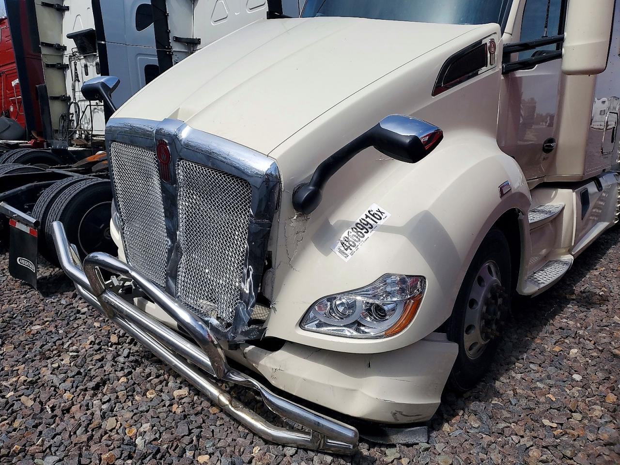 KENWORTH CONSTRUCTION 2017 — 10