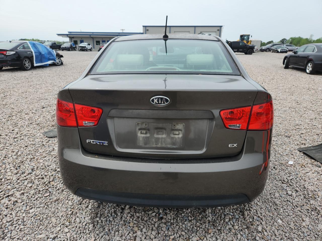 KIA FORTE 2010 — 7