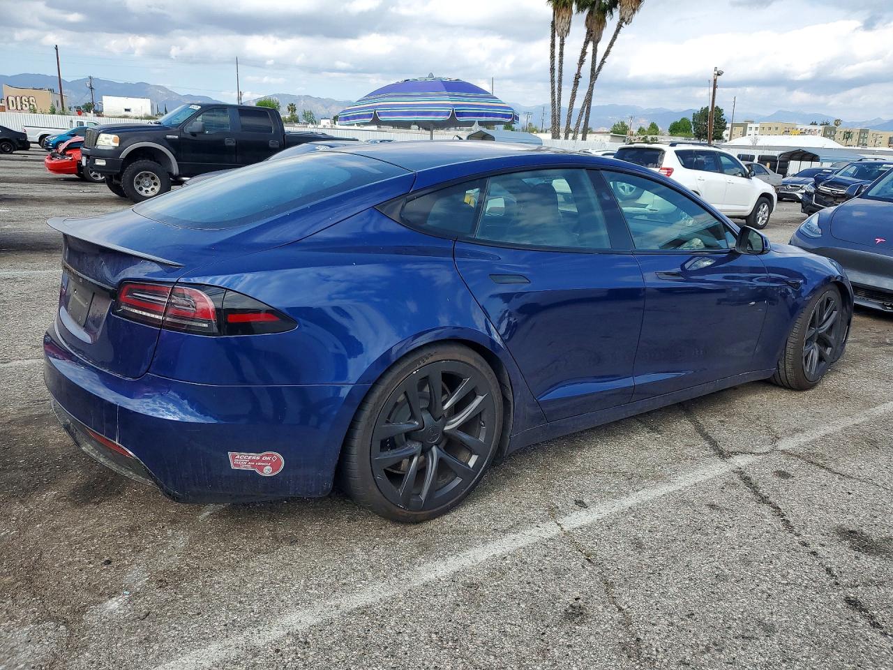 TESLA MODEL S 2023 — 4