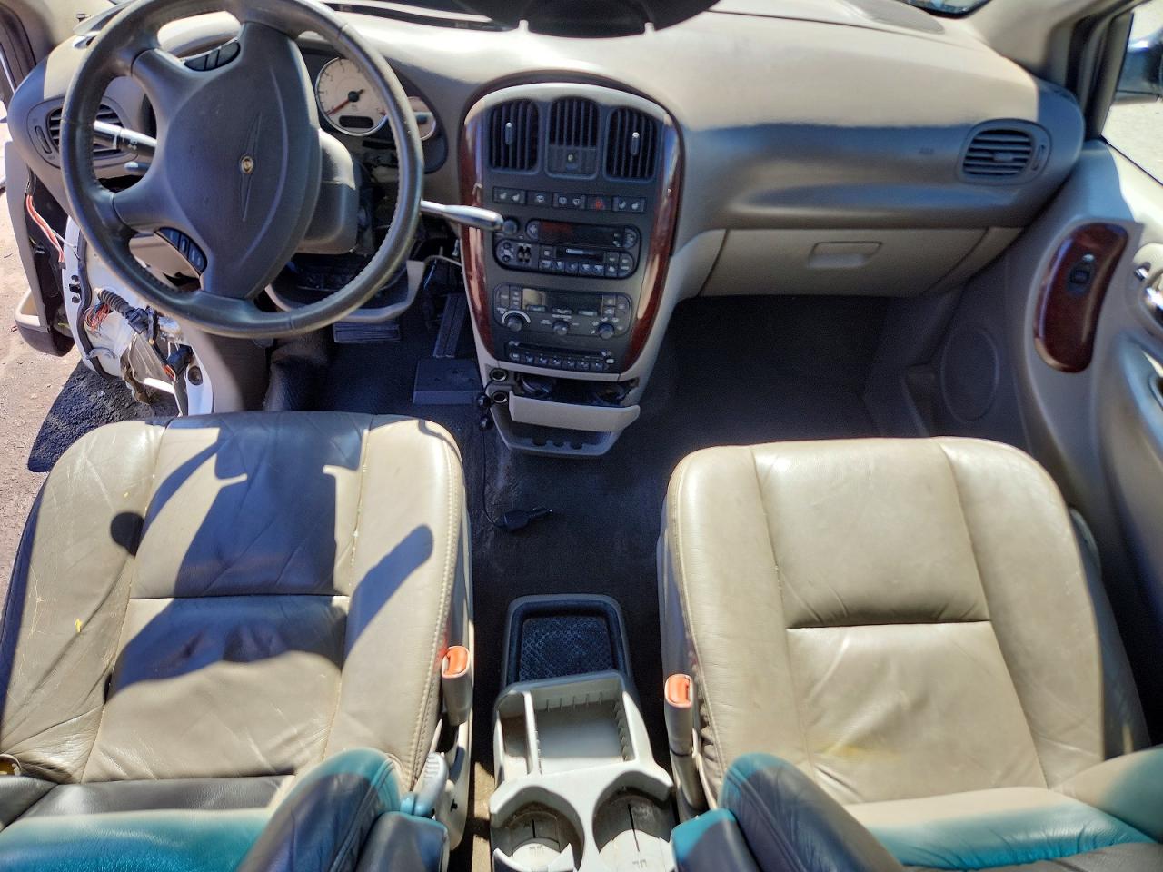 CHRYSLER TOWN & COUNTRY 2003 — 9
