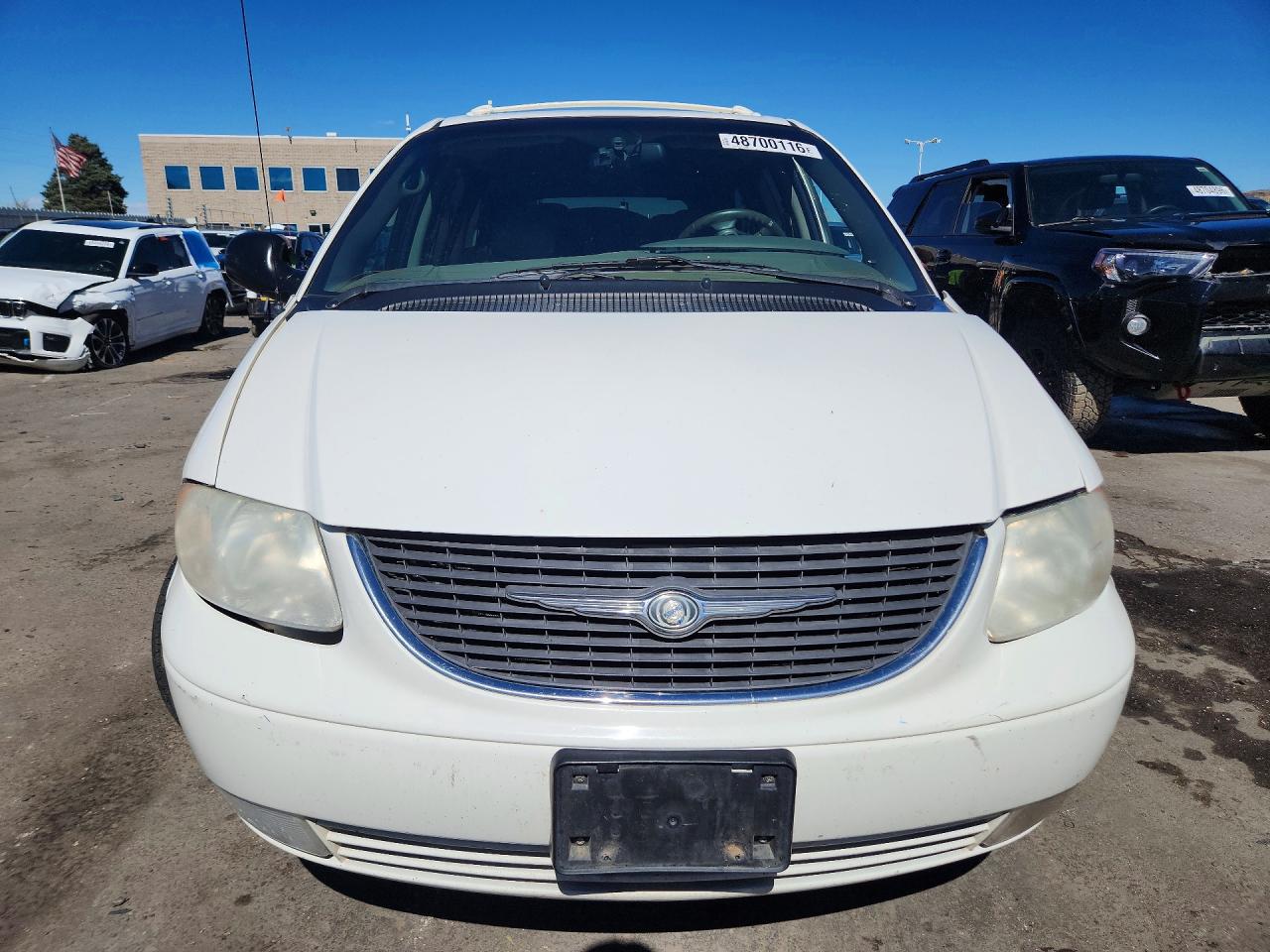 CHRYSLER TOWN & COUNTRY 2003 — 6