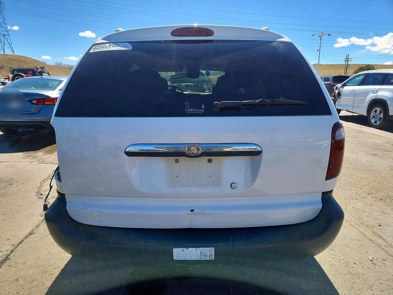 CHRYSLER TOWN & COUNTRY 2003 — 7