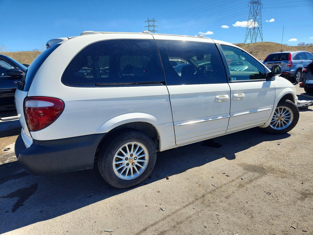 CHRYSLER TOWN & COUNTRY 2003 — 4