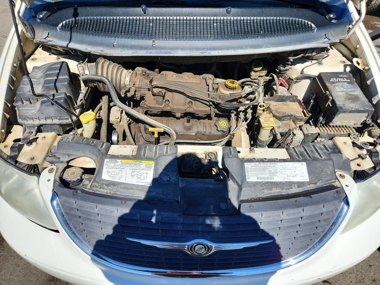 CHRYSLER TOWN & COUNTRY 2003 — 13