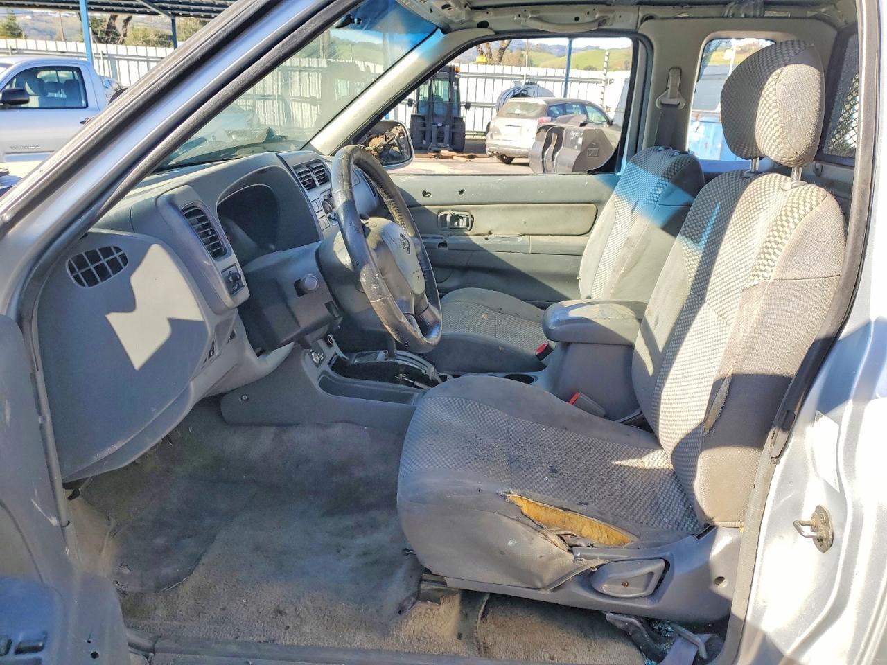 NISSAN FRONTIER 2001 — 8